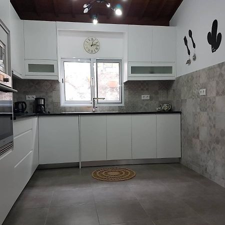 Join Our Relaxed House Near The Beach - Mosteiros Mosteiros  Eksteriør bilde