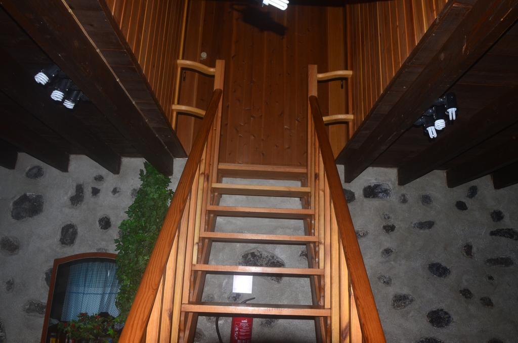 Join Our Relaxed House Near The Beach - Mosteiros Mosteiros  Eksteriør bilde