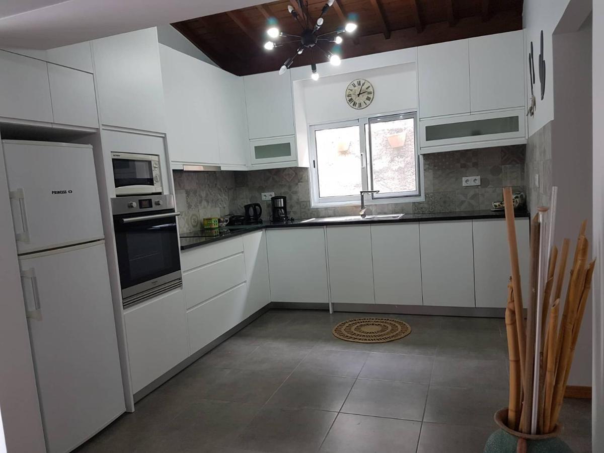 Join Our Relaxed House Near The Beach - Mosteiros Mosteiros  Eksteriør bilde