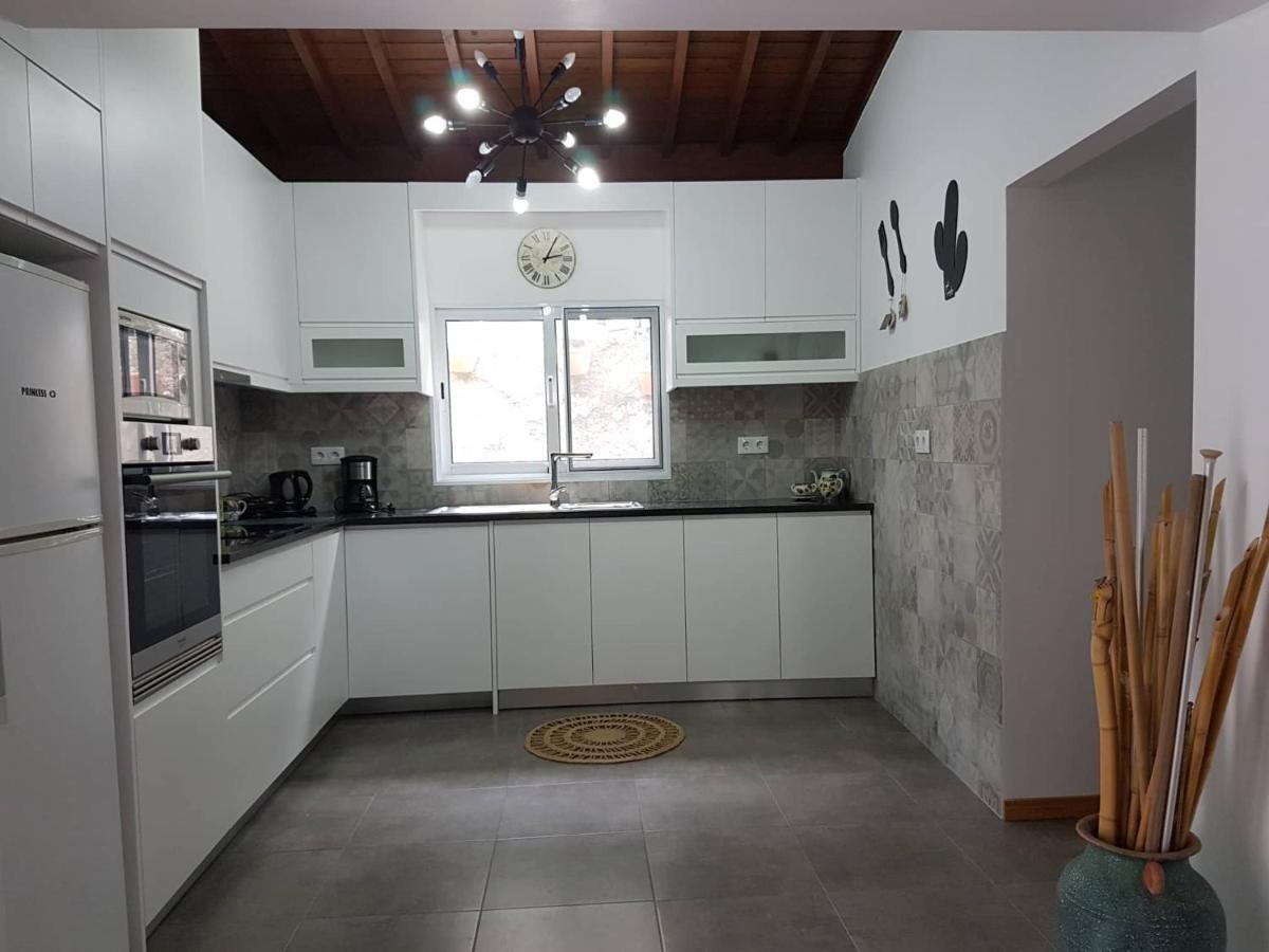 Join Our Relaxed House Near The Beach - Mosteiros Mosteiros  Eksteriør bilde
