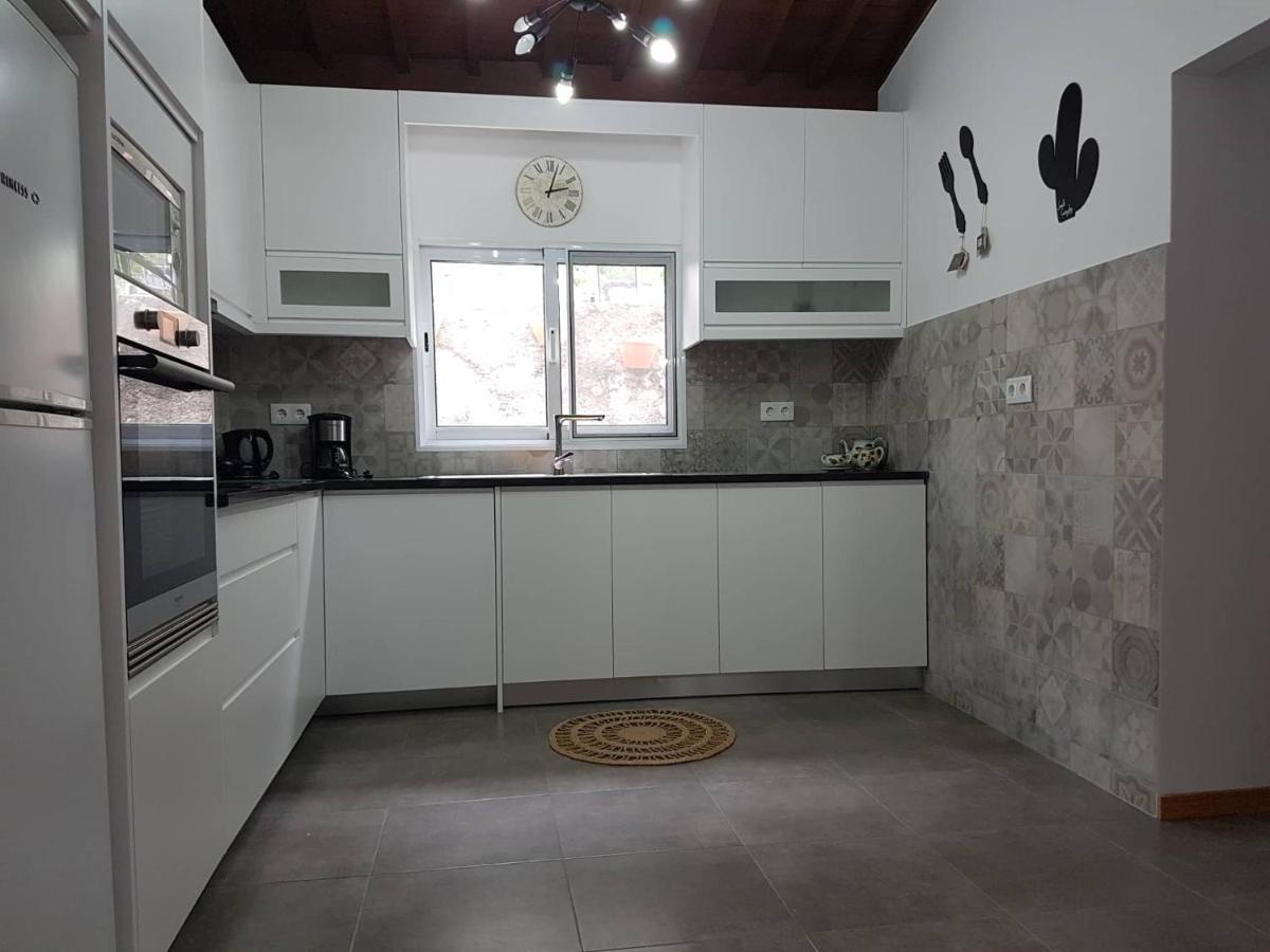 Join Our Relaxed House Near The Beach - Mosteiros Mosteiros  Eksteriør bilde