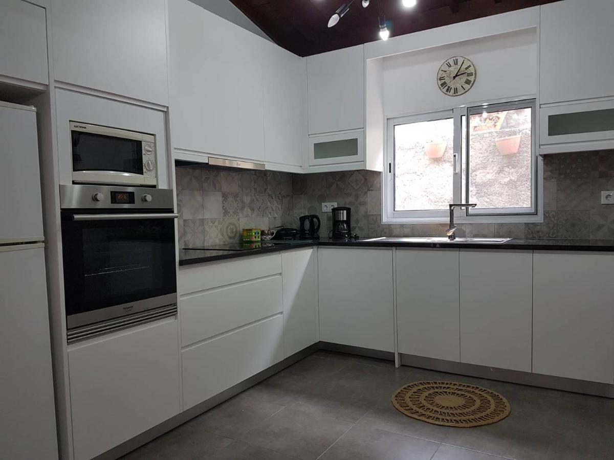 Join Our Relaxed House Near The Beach - Mosteiros Mosteiros  Eksteriør bilde