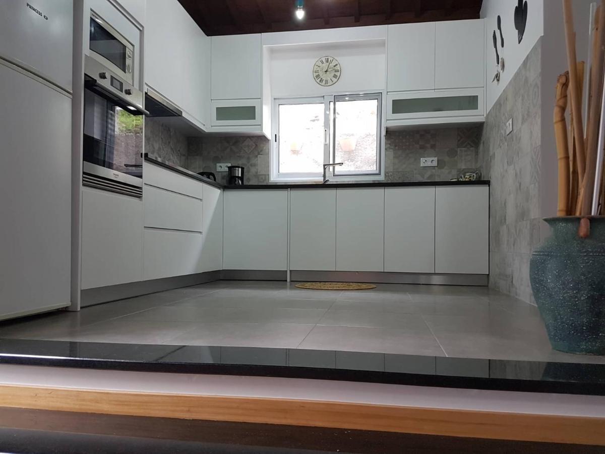 Join Our Relaxed House Near The Beach - Mosteiros Mosteiros  Eksteriør bilde