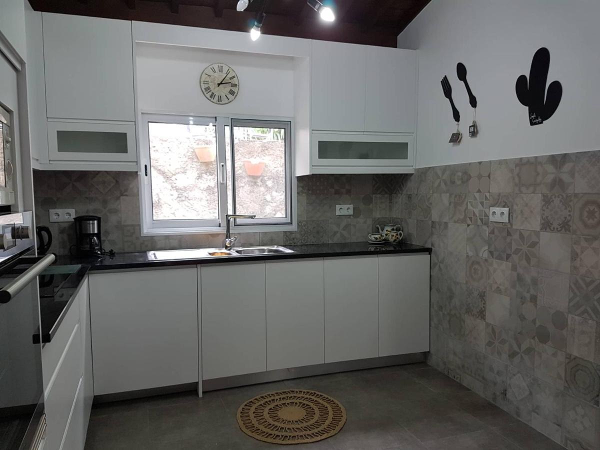 Join Our Relaxed House Near The Beach - Mosteiros Mosteiros  Eksteriør bilde