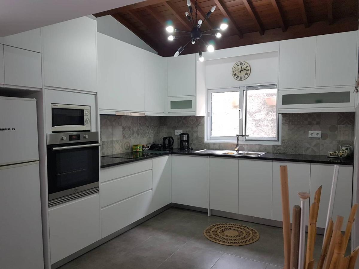 Join Our Relaxed House Near The Beach - Mosteiros Mosteiros  Eksteriør bilde